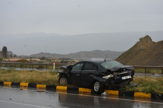 Tosya Yeni Sanayi Kavşağında Trafik Kazası: 2 Yaralı
