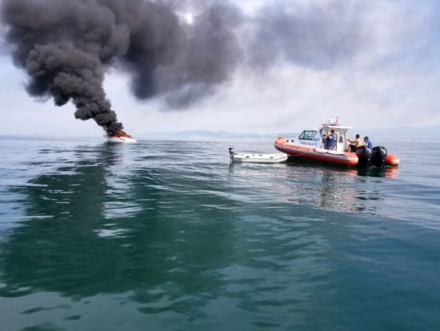 Yalova Açıklarında 16 Metrelik Tekne Alev Alev Yandı