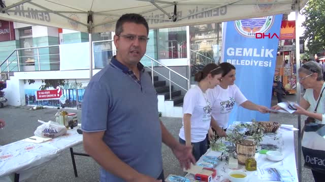 Yalova Gemlik Belediyesi, Yalova’da Vatandaşa Zeytin Dağıtarak Festivale Davet Etti