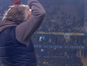 Bu sefer sinema koptu! Fenerbahçe tribünleri ve Jorge Jesus ortasında olay çıktı