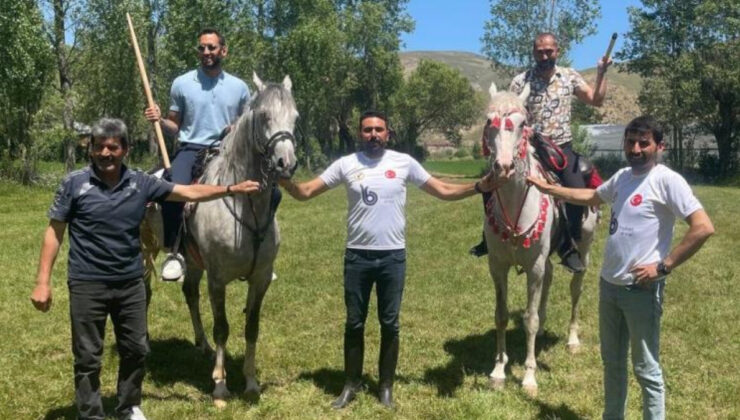 Hakan Çalhanoğlu memleketi Bayburt’ta at binip cirit oynadı