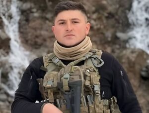 Teröristlerin hain hücumunda şehit olan Piyade Kontratlı Er Yasin Karaca’nın silah arkadaşlarıyla çektiği imajlar ortaya çıktı