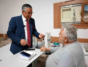 Kemer Belediye Lideri Sağlıkçıları ve Hastaları Ziyaret Etti