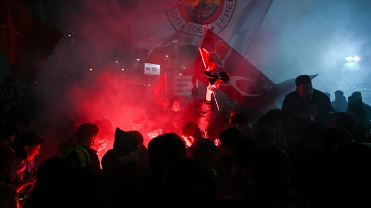 Suudi Arabistan’daki Üstün Kupa finalinin iptal olmasının akabinde yola çıkan Galatasaray ve Fenerbahçe yurda döndü