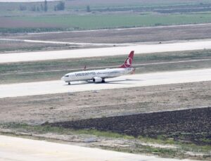 Mersin’de Çukurova Milletlerarası Havalimanı’na birinci uçak indi