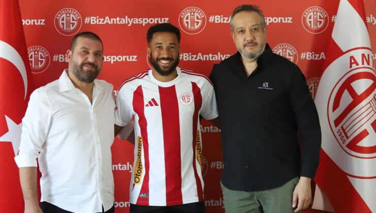 Antalyaspor, yeni transferi Townsend için imza merasimi düzenledi