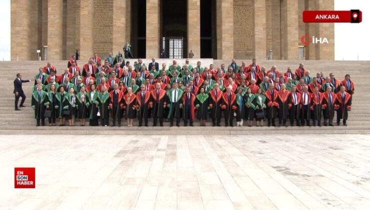 Yargıtay üyeleri isimli yıl açılışı münasebetiyle Anıtkabir’i ziyaret etti
