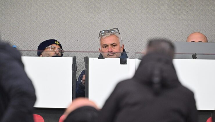 Jose Mourinho, AZ Alkmaar maçının taktiklerini tribünden verdi