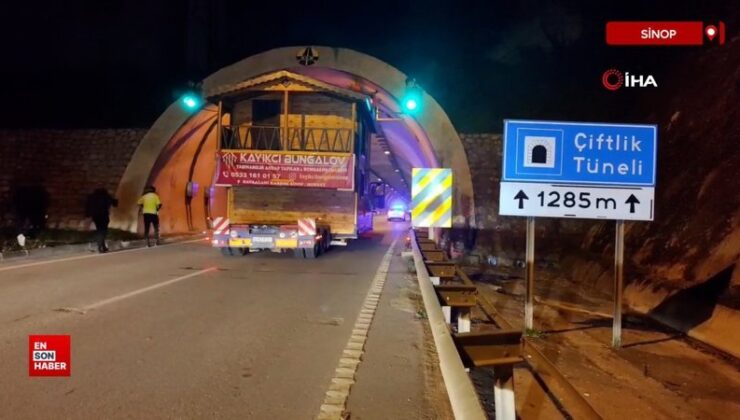 Sinop’ta bungalov konut taşıyan tır, tünel girişine takıldı