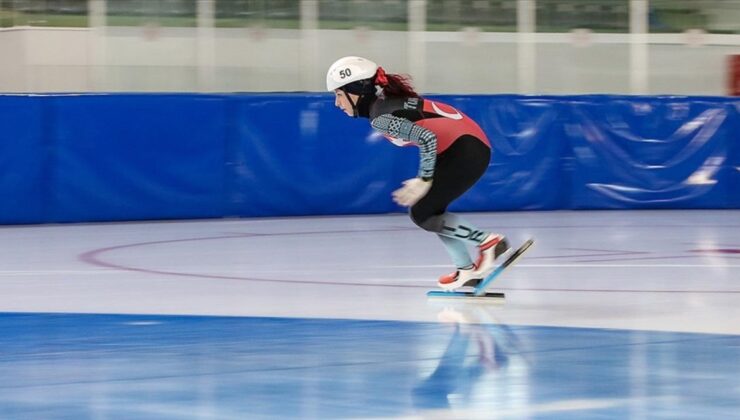 Ulusal buz patenci Derya Karadağ, Türkiye rekoru kırdı