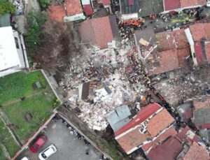 Fatih’te çöken binalarda 1 kişi hayatını kaybederken 10 kişi de yaralandı