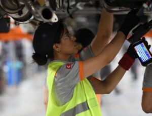 Ford Otosan üetimde dünyaya örnek gösterilen fabrika sayısını ikiye çıkardı