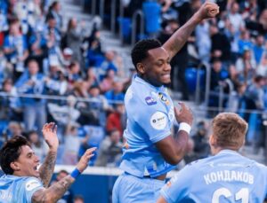 Jhon Duran, Zenit formasıyla birinci golünü attı