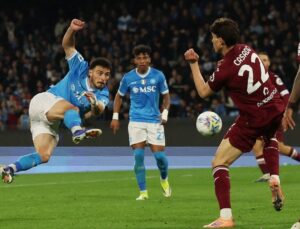 Napoli alanında Torino’yu yendi
