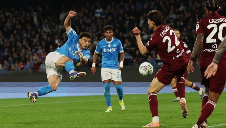 Napoli alanında Torino’yu yendi