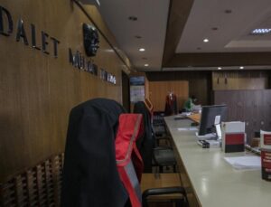 Yasa dışı sorgulama yapan tapu teknikeri: 300 bin lira teklif edildi