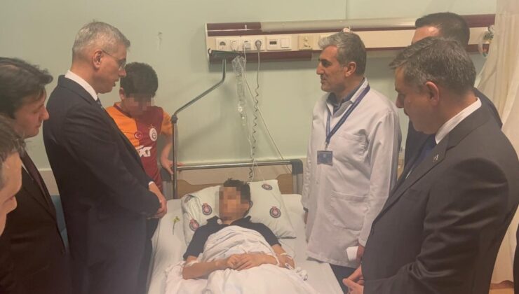 Bakanlar, Kahramanmaraş’taki okul akınında yaralanan öğrencileri ziyaret etti