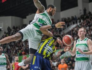 Bursaspor meskeninde Fenerbahçe’yi devirdi