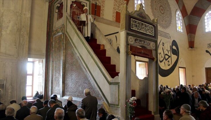 Cuma hutbesinde anne ve babalara ‘dijital bağımlılık’ uyarısı