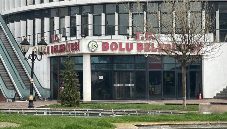 Bolu Belediyesi’nde jandarma takımları arama yaptı