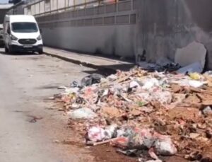 Buca’da toplanmayan çöpler vatandaşı isyan ettirdi