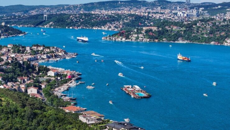 İstanbul Boğazı’nın turkuaz imajı görenleri mest ediyor
