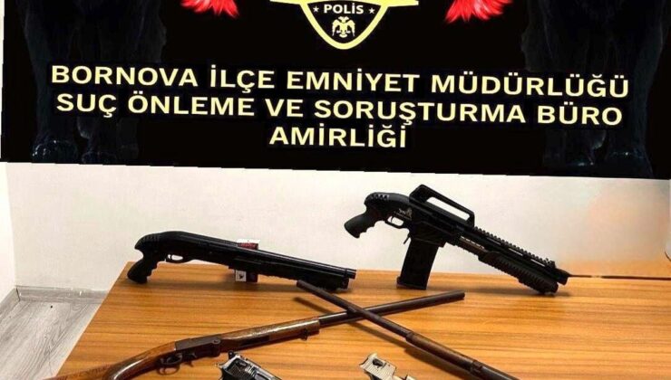 İzmir’de 2 meskende yapılan aramada 7 ruhsatsız tabanca ve 4 pompalı tüfek ele geçirildi; 3 gözaltı