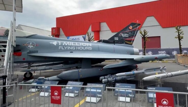 TSK envanterine giren Eurofighter Typhoon birinci sefer Türk bayrağı ile sergilendi