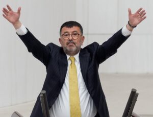 Veli Ağbaba’dan, Gökhan Böcek’e: Zavallı adam, acıyorum